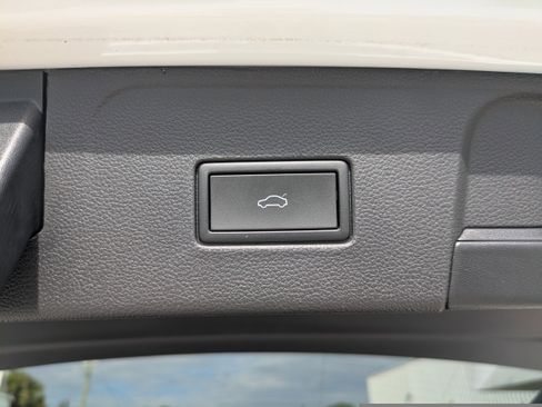 Certified 2023 Volkswagen Atlas SE FWD image 13