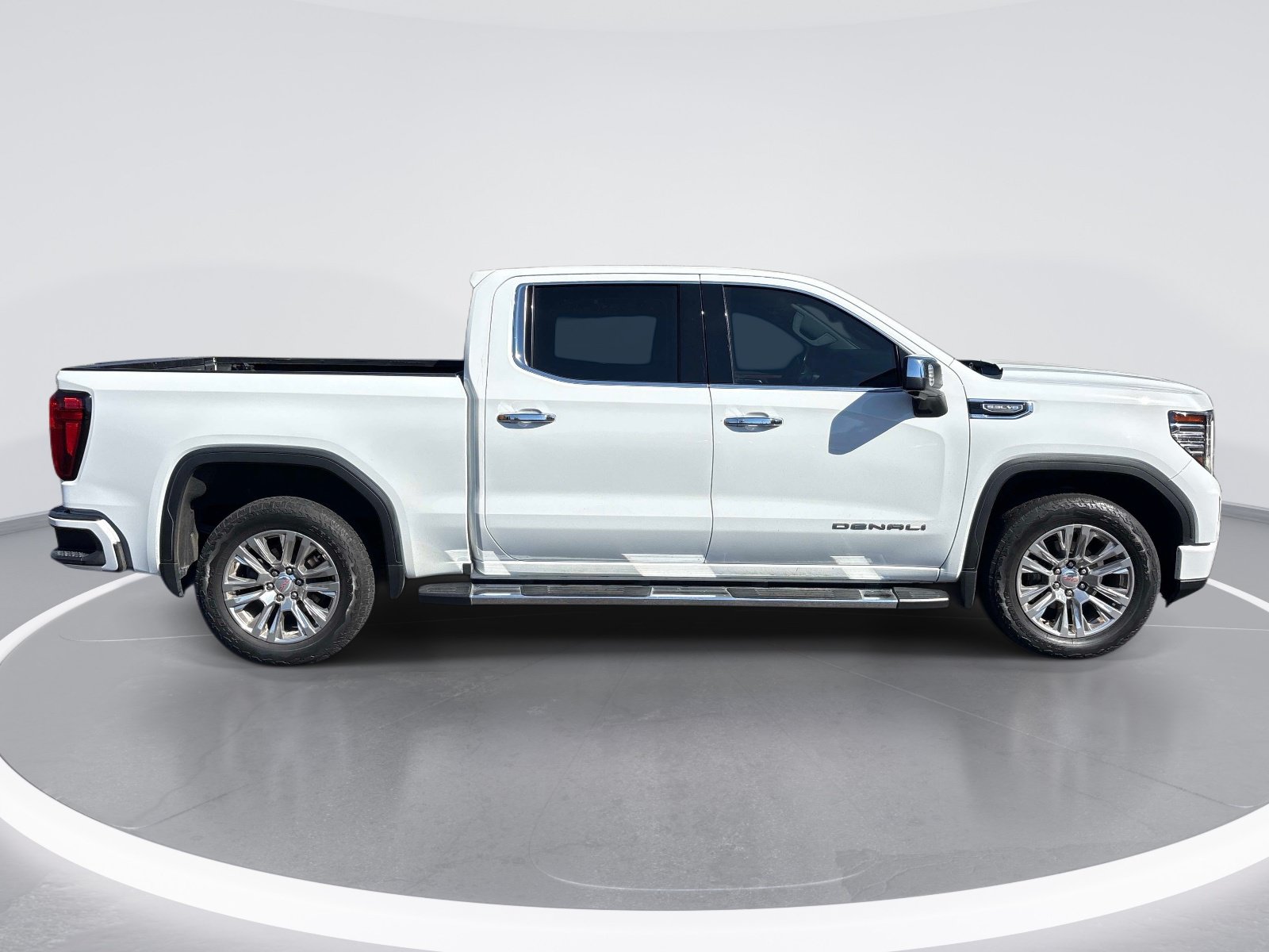 Used 2022 GMC Sierra 1500 Denali w/ Technology Package AWD/4WD image 9