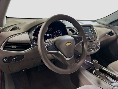 Used 2016 Chevrolet Malibu LT image 10