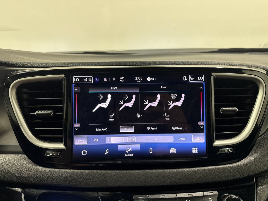 Used 2025 Chrysler Pacifica Select FWD image 33