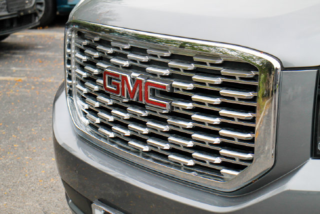 Used 2018 GMC Yukon Denali w/ Denali Ultimate Package AWD/4WD image 28