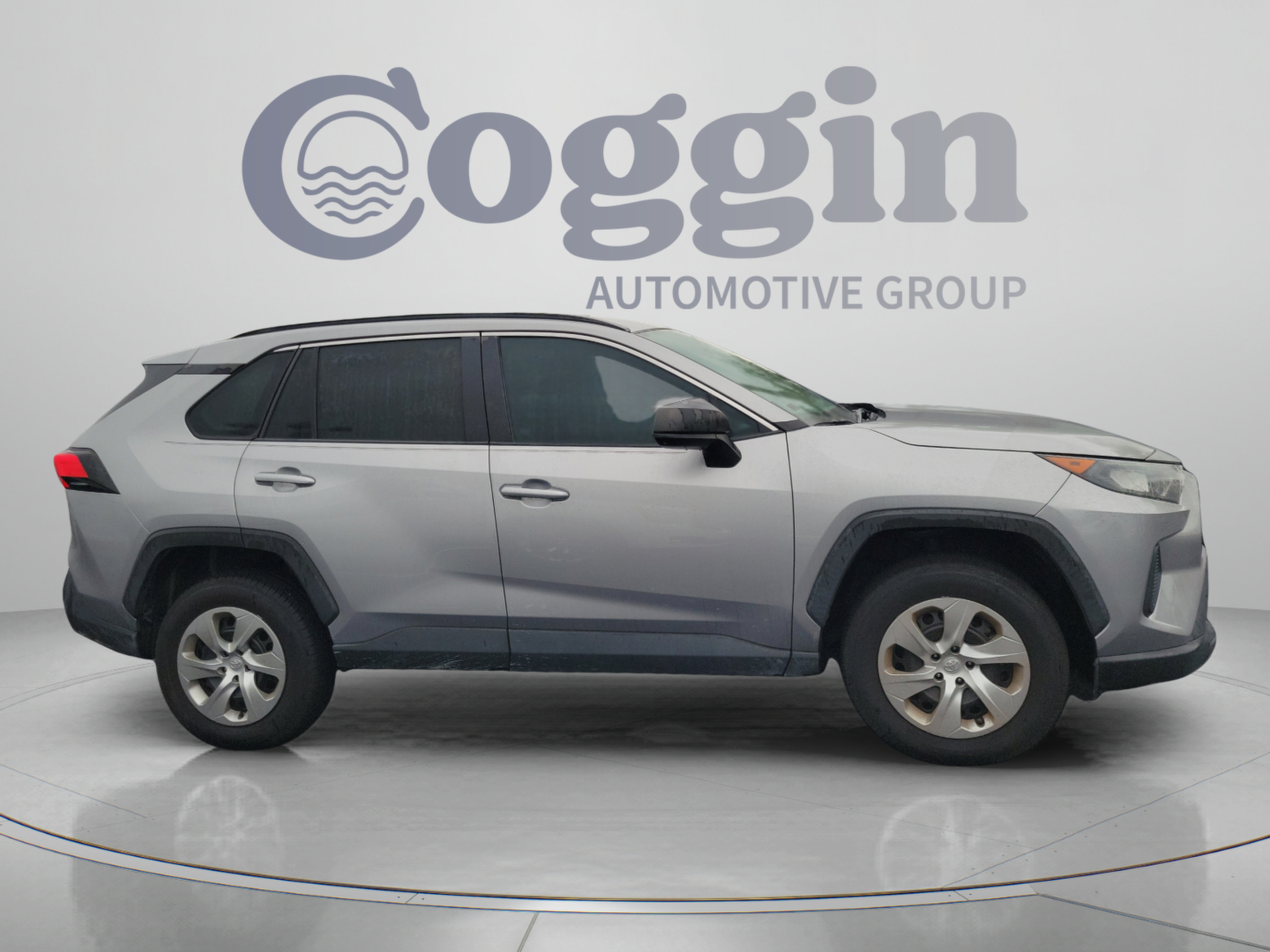 Used 2021 Toyota RAV4 LE FWD image 5
