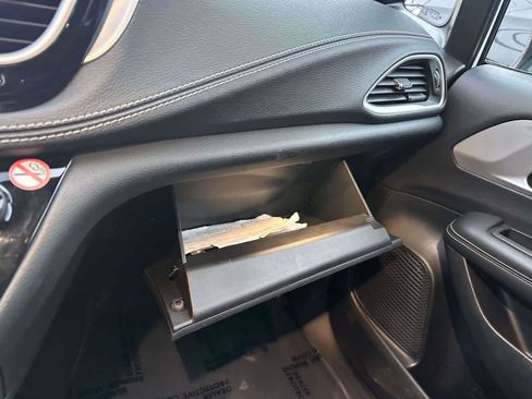 Used 2024 Chrysler Pacifica Limited image 31