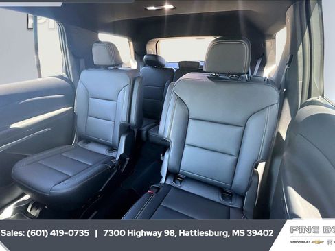 New 2026 Chevrolet Traverse LT w/ Sun and Wheel Package FWD image 19