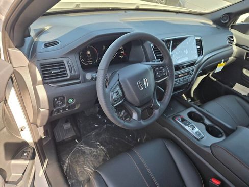Used 2025 Honda Ridgeline TrailSport image 7