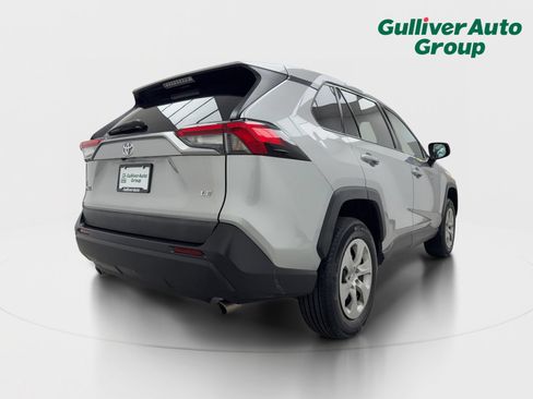 Used 2022 Toyota RAV4 LE FWD image 8