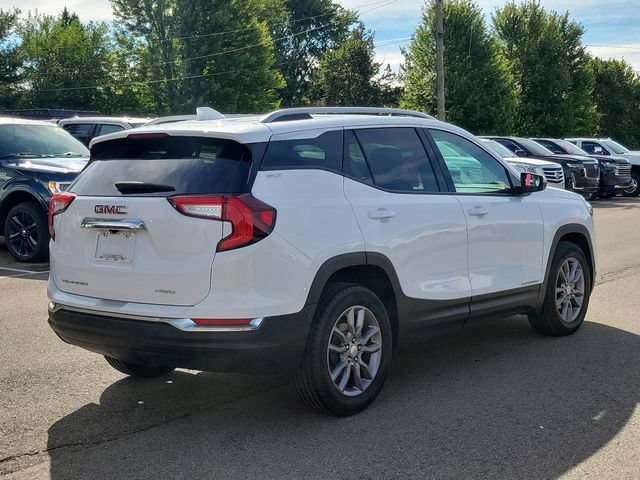 Used 2024 GMC Terrain SLT AWD/4WD image 4