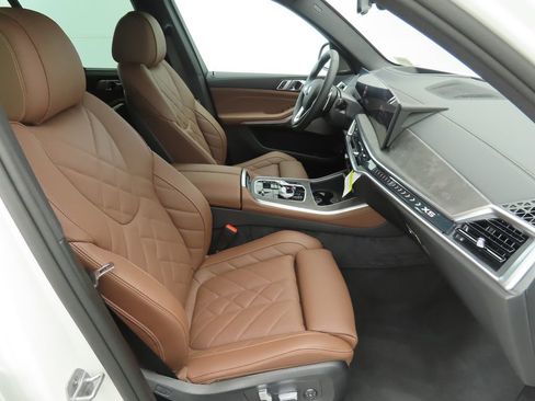 Used 2026 BMW X5 xDrive50e w/ Executive Package image 21