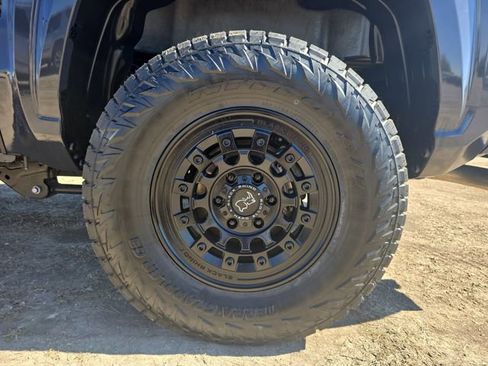 Used 2025 Toyota Tacoma SR5 image 31