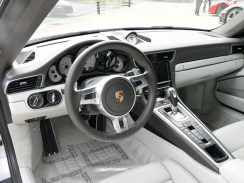 Used 2015 Porsche 911 Turbo image 16