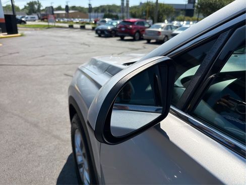Used 2020 Hyundai Santa Fe SE AWD/4WD image 25