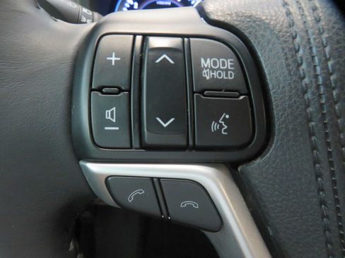 Used 2018 Toyota Highlander XLE AWD/4WD image 37