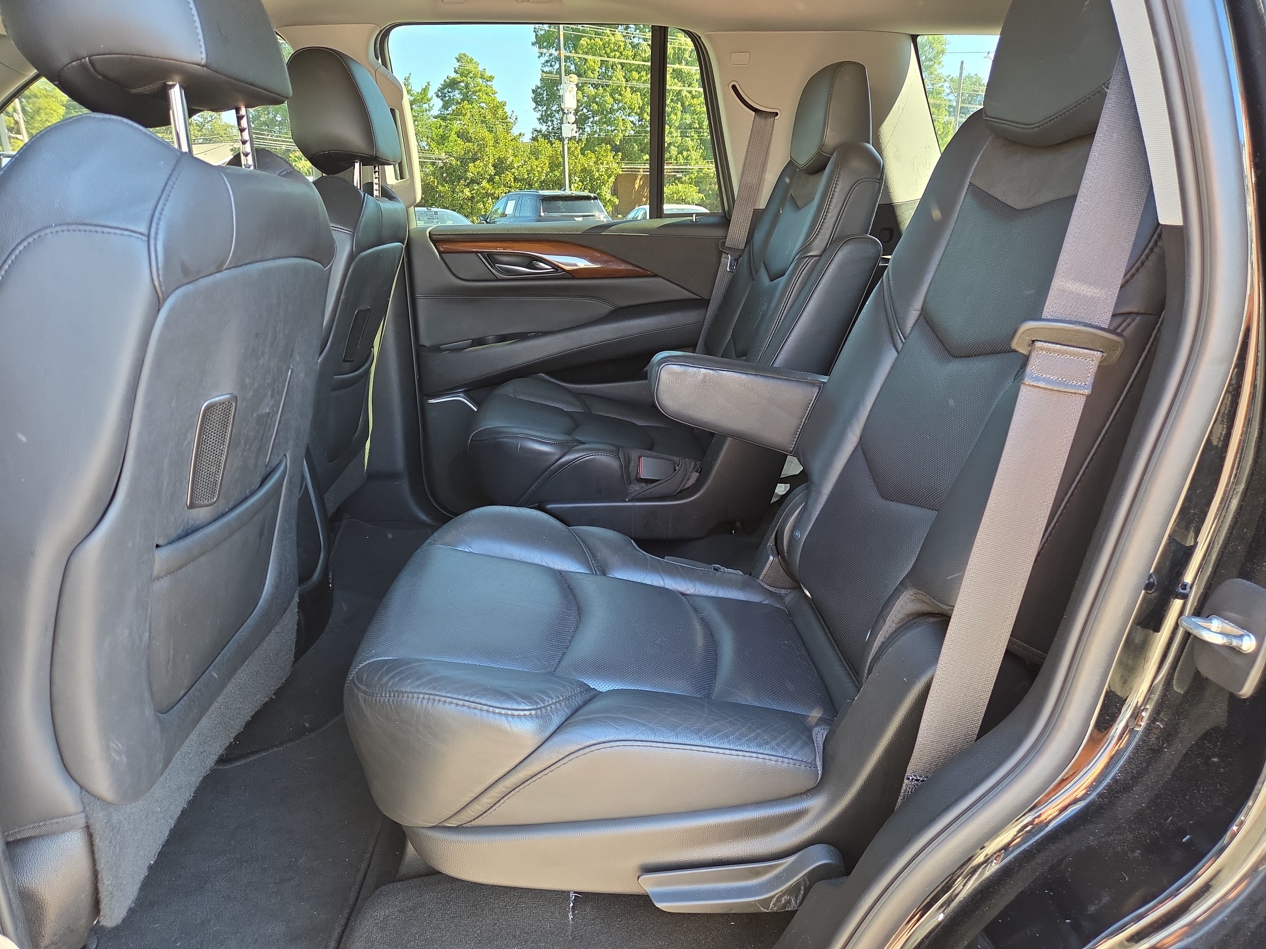 Used 2018 Cadillac Escalade Premium Luxury AWD/4WD image 11