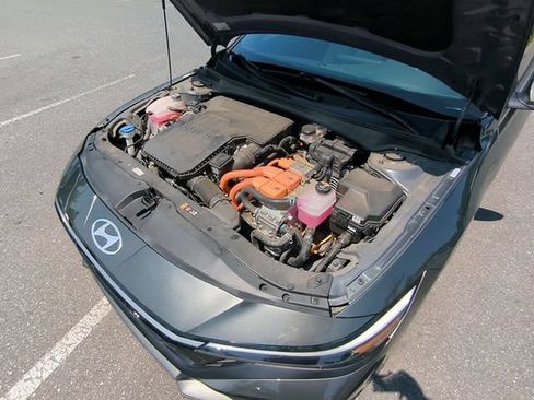 Used 2024 Hyundai Elantra Limited FWD image 43