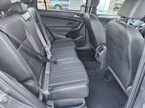 Used 2022 Volkswagen Tiguan SE R-Line image 17