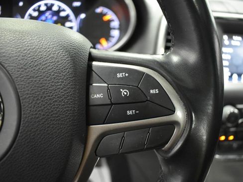 Used 2021 Jeep Grand Cherokee Laredo AWD/4WD image 29