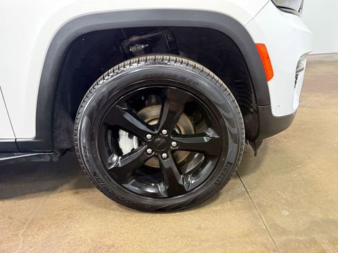 Used 2024 Jeep Grand Cherokee Limited w/ Luxury Tech Group II image 90