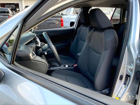 Used 2022 Toyota Corolla Cross LE image 7