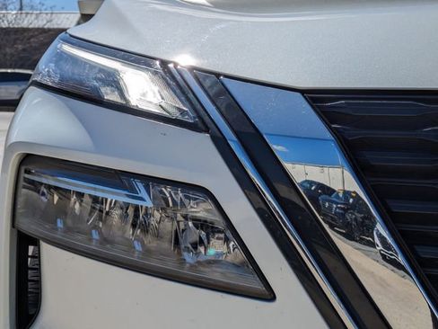 Used 2023 Nissan Rogue SV w/ SV Premium B Package image 10