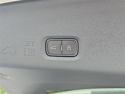New 2026 Lincoln Navigator Premiere AWD/4WD image 9