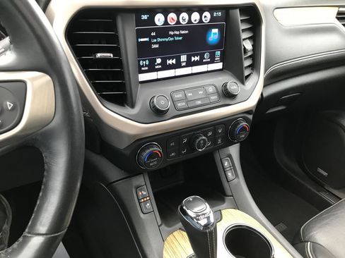 Used 2018 GMC Acadia Denali image 19