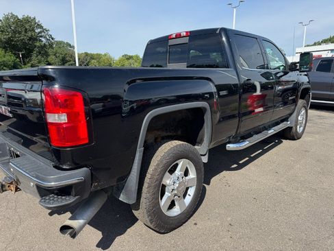 Used 2017 GMC Sierra 2500 SLE w/ SLE Preferred Package AWD/4WD image 11