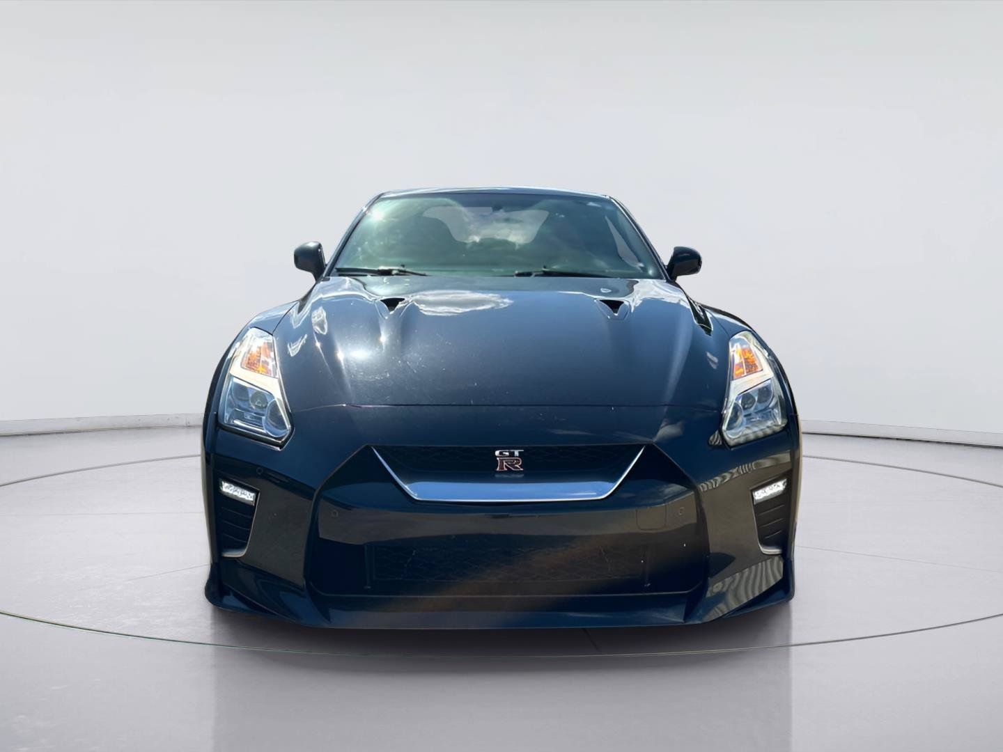 Used 2020 Nissan GT-R Premium w/ Premium Interior Package AWD/4WD image 2