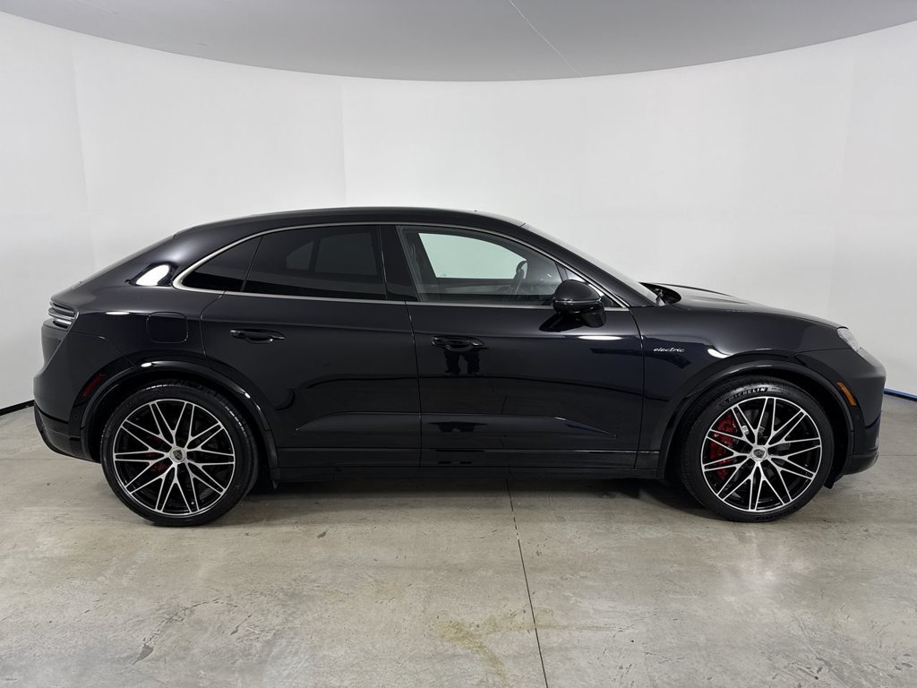 Certified 2025 Porsche Macan Turbo Electric AWD/4WD image 8