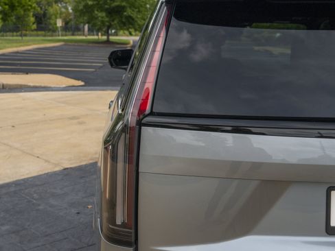 Used 2023 Cadillac Escalade V AWD/4WD image 13