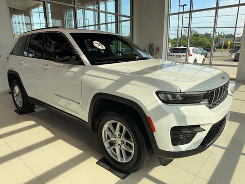 Used 2024 Jeep Grand Cherokee Laredo X w/ Luxury Tech Group I AWD/4WD image 8