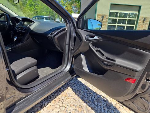 Used 2017 Ford Focus SEL w/ Cold Weather Package FWD image 23