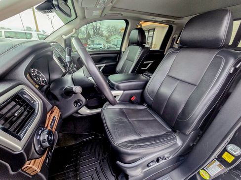 Used 2021 Nissan Titan SL w/ Moonroof Package AWD/4WD image 27