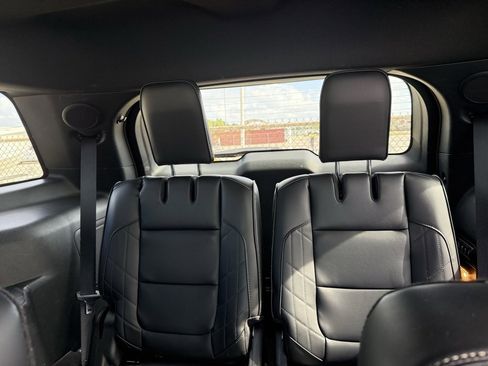 Used 2019 Ford Explorer Platinum image 13
