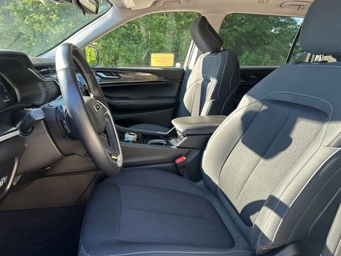 Used 2022 Jeep Grand Cherokee L Laredo w/ Luxury Tech Group I AWD/4WD image 38