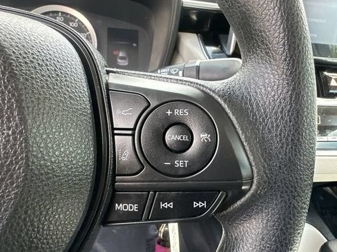 Certified 2021 Toyota Corolla LE FWD image 33