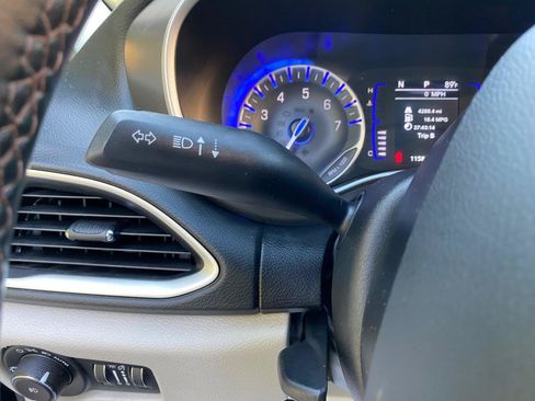 Used 2020 Chrysler Pacifica Touring-L FWD image 67