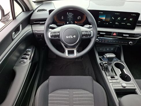 New 2026 Kia K5 LXS FWD image 10