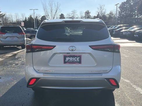 Used 2021 Toyota Highlander Platinum image 6