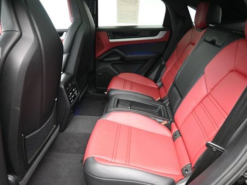Certified 2025 Porsche Cayenne Coupe AWD/4WD image 7