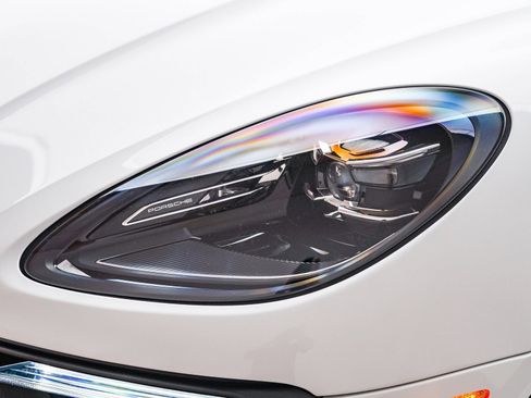 Used 2022 Porsche Macan S image 12