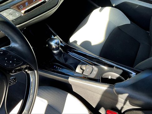 Used 2019 Toyota C-HR XLE image 13