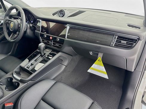 New 2026 Porsche Macan GTS image 34