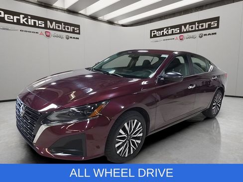 Used 2024 Nissan Altima 2.5 SV AWD/4WD image 1