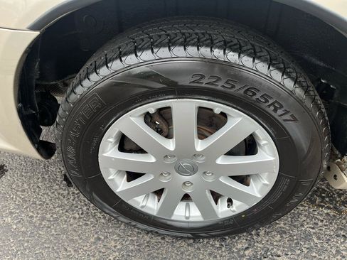 Used 2014 Chrysler Town & Country Touring image 11