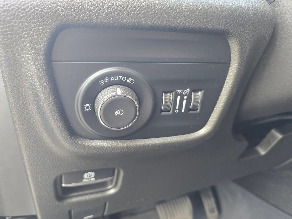 Used 2023 Jeep Grand Cherokee Limited AWD/4WD image 20
