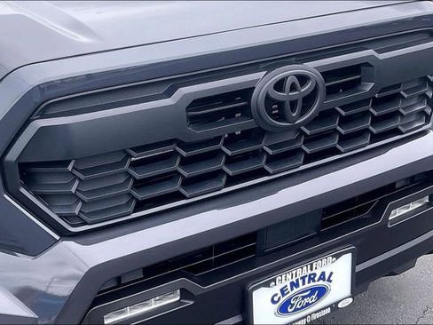 Used 2025 Toyota Tacoma TRD Off-Road AWD/4WD image 27