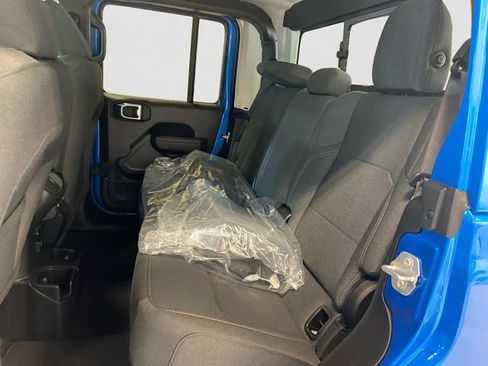 New 2025 Jeep Gladiator Sport image 14