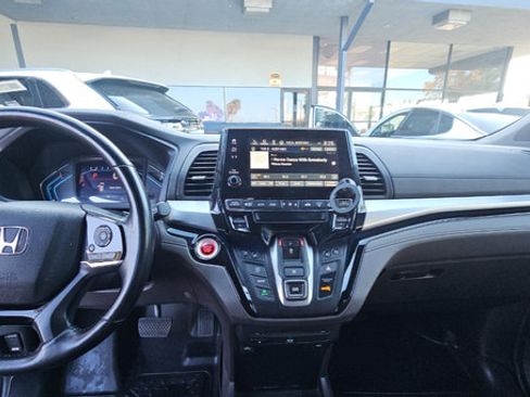 Used 2018 Honda Odyssey Elite image 4