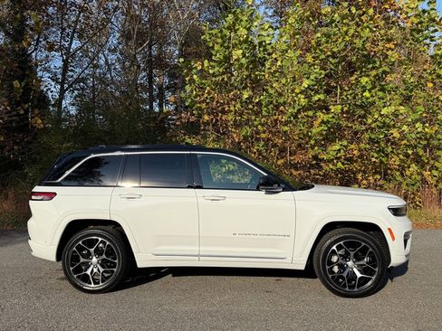 New 2025 Jeep Grand Cherokee Summit image 6