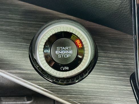 Used 2023 Jeep Wagoneer L Series II RWD image 19